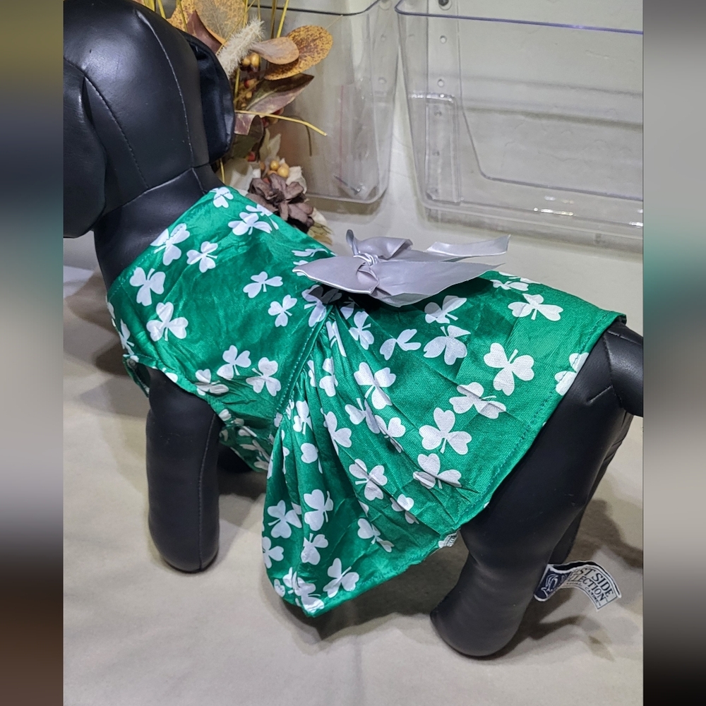 Green St. Patrick's Day Themed Dog/Pet Dress Costume w/ a Bow Size Medium- NWOT - Picture 3 of 9